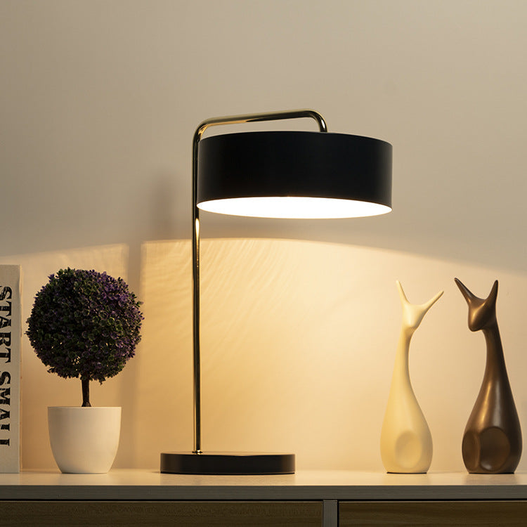 Nordic Simple Hardware Black Decorative Table Lamp